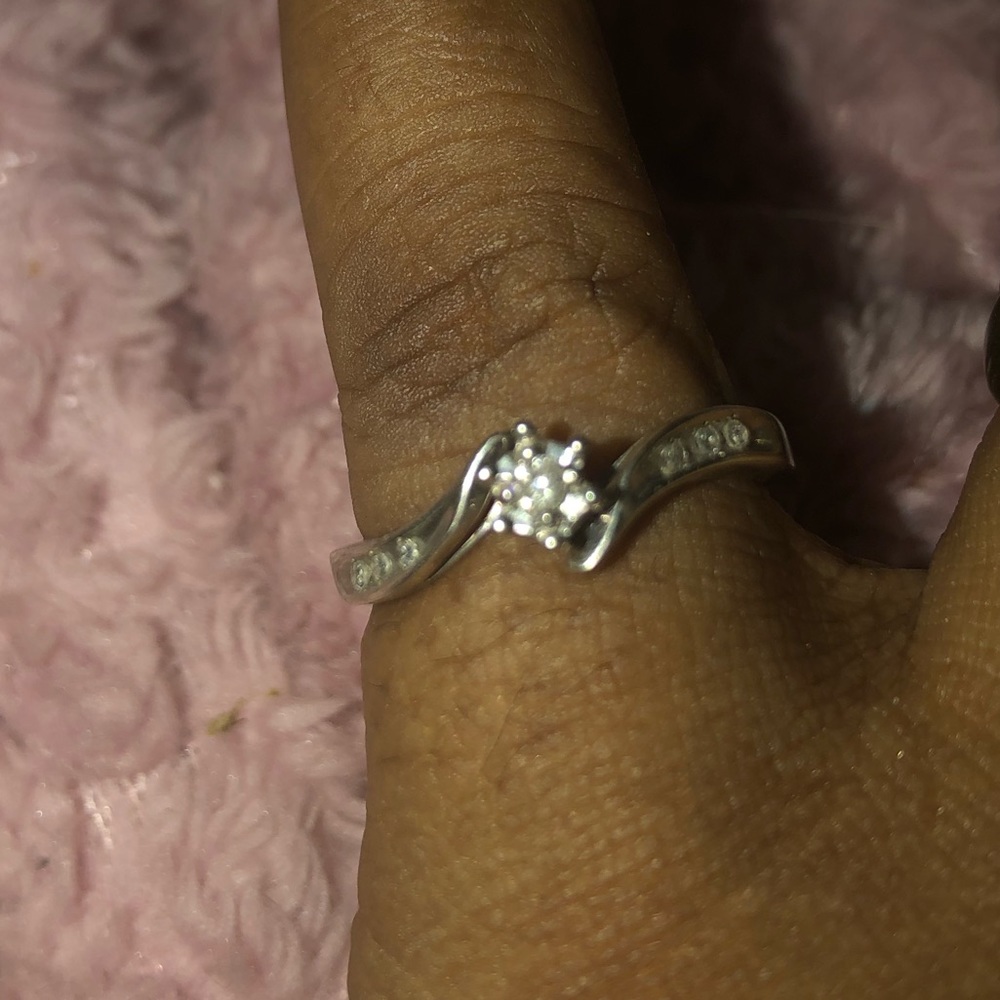 Diamond Ring - beautiful preowned